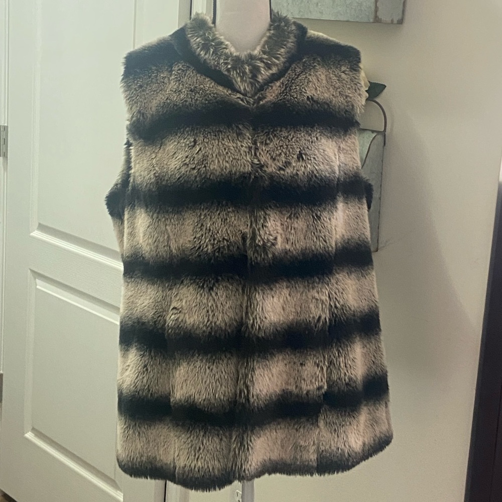 Rachel Zoe Faux Fur Horizontal Stripes XL Black - Picture 3 of 13